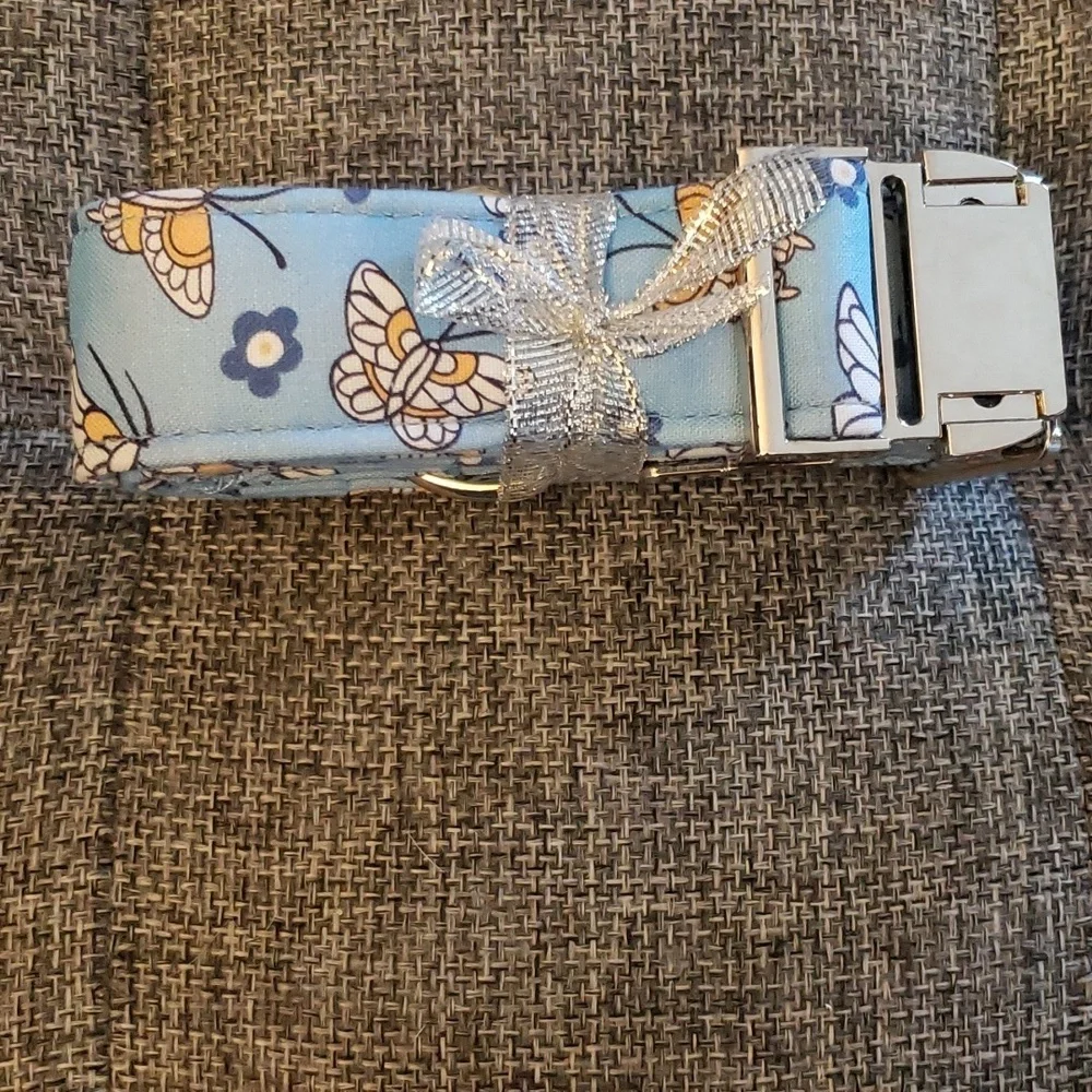 Lionet Paws Blue with Butterfly Print Dog Collar Size L 16-24 Inches